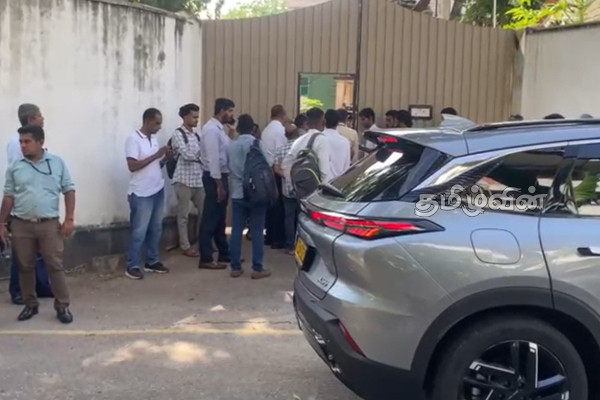 ரணிலுக்கு எதிரான வழக்கு விசாரணை இன்று : பரபரப்பாகும் கோட்டை நீதவான் நீதிமன்றம் | Case Against Ranil Wickremesinghe Today ரணிலுக்கு எதிரான வழக்கு விசாரணை இன்று : பரபரப்பாகும் கோட்டை நீதவான் நீதிமன்றம் | Case Against Ranil Wickremesinghe Today