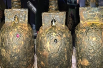 மாணிக்க கற்கள் பதிக்கப்பட்ட புத்தர் சிலையை விற்க முயன்ற நால்வர்!