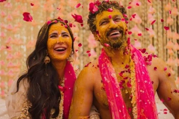 கலக்கலாக நடந்த கத்ரீனா-விக்கி Haldi கொண்டாட்டம்.... வெளிவந்த புகைப்படங்கள்