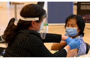 கனடாவில் தடுப்பூசி செலுத்திக் கொள்ளாதவர்களுக்கு வரி!