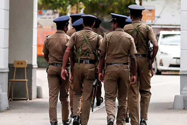அதிகாலையில் கோர விபத்து : சம்பவ இடத்திலேயே பலியான இரண்டு பிள்ளைகளின் தாய் | A Woman Died In A Motorcycle Accident