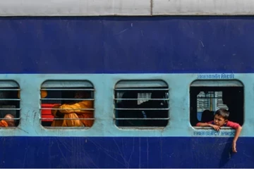 ரயில் ஜன்னல்களில் இருக்கும் கம்பிகள் ஏன் கிடைமட்டமாக பொருத்தப்பட்டிருக்கிறது?