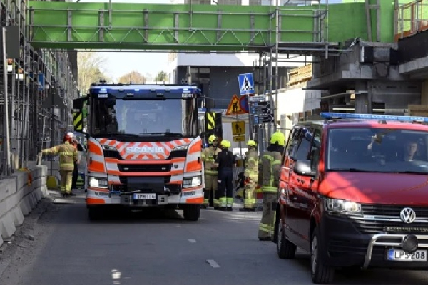பாலம் இடிந்து விழுந்து விபத்து... சிறார்கள் உட்பட பலர் காயம் | Finland Bridge Collapses Children Injured