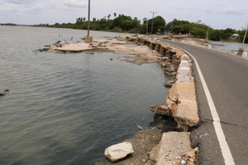 முல்லைத்தீவு-வட்டுவாகல் பாலத்தினை புணரமைத்து தருமாறு கோரிக்கை(Photos)