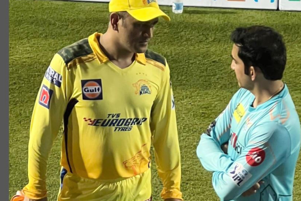 ‘’ என்ன தல செளக்கியமா ‘’  : தோனி கம்பீர்  வைரலாகும்புகைப்படம் - தமிழ்நாடு