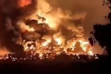 இந்தோனேசியா எண்ணெய் சுத்திகரிப்பு நிலையத்தில் பாரிய தீ விபத்து