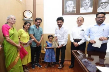 எவரெஸ்ட் சிகரத்தில் 5,364 மீ உயரம் ஏறி சாதனை படைத்த திருநெல்வேலி சிறுமி