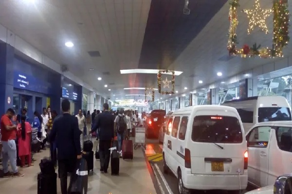 இலங்கையிலிருந்து வெளியேற தயாராகும் நாடாளுமன்ற உறுப்பினர்கள் - ஐபிசி தமிழ்