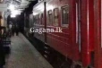එකවරම දුම්රියක් පීළි පනි.. සියලුම මාර්ගවල දුම්රිය ප්රමාදයක්..