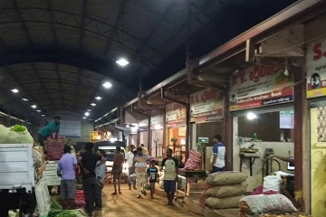 வர்த்தகர் ஒருர் மீது மிளகாய்ப் பொடி வீசி பணம் கொள்ளை