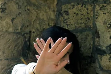 மொத்தம் 4 மகள்கள்! 15 வயதான மூத்த மகளை சீரழித்த தந்தை தப்பியோட்டம்... அதிர்ச்சி சம்பவம்