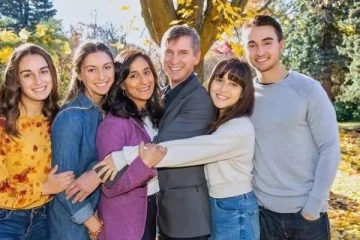 கனடாவில் அமைச்சரான தமிழ்ப்பெண் அனிதாவின் கணவர் யார் தெரியுமா? குடும்ப புகைப்படங்களுடன் சுவாரசிய தகவல்கள்