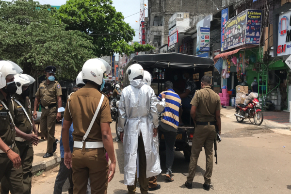 வீதியை கடக்க முற்பட்ட பெண்ணுக்கு நேர்ந்த அவலம்! | Bike Accident Sri Lanka