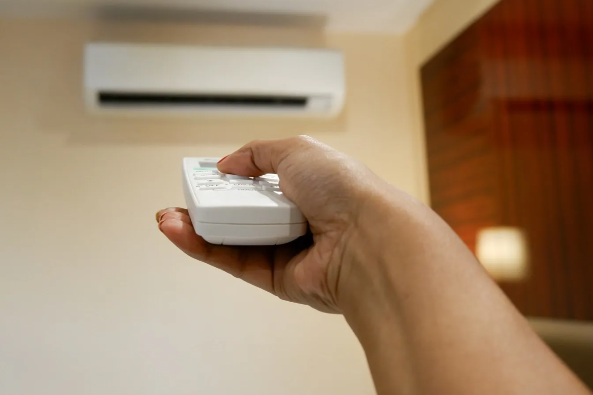 வெயில் காலங்களில் அதிக நேரம் ஏசியில் இருப்பவரா நீங்கள்? இந்த பதிவு உங்களுக்குதான் | Warning Health Effects Of Sitting In Ac Long Time