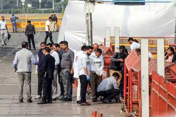 தீபாவளியில் தாக்குதல் நடத்த திட்டமிட்டிருந்த கும்பல் - குண்டுவெடிப்பு சாரணையில் திடுக் | Delhi Blast Suspects Planned Diwali Attack Aborted