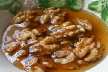 தேனில் வால்நட்ஸை ஊற வைத்து சாப்பிடுங்க! பெறும் நன்மைகள் என்ன தெரியுமா?