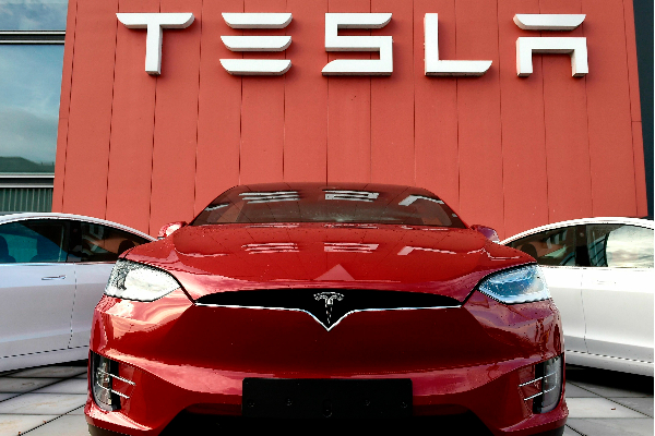 3 லட்சத்து 60 ஆயிரம் கார்களை திரும்பப்பெறும் டெஸ்லா! | Tesla To Recall 3 Lakh 60 Thousand Cars