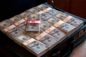 மில்லியன் ரூபா பெறுமதியான யூரோக்கள் கடத்தல்; இருவர் கைது !