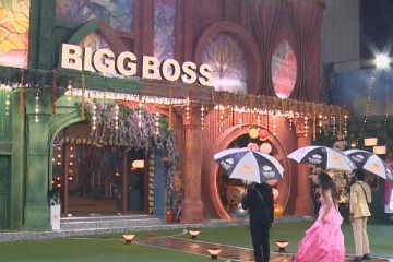 பிக் பாஸ் குரலுக்கு சொந்தக்காரர் இவர்தான்.. பைனல் முடிந்தபின் யாருடன் இருக்கிறார் பாருங்க!