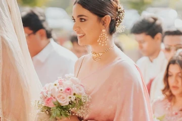 கீர்த்தி சுரேஷ் மணப்பெண் தோழி லுக்கில் அசத்தலான ஸ்டில்கள்