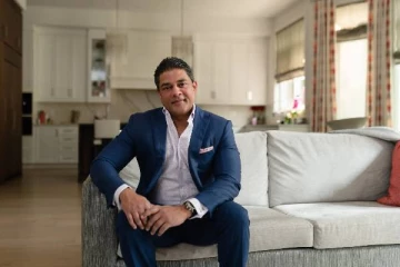 கனடாவை திரும்பி பார்க்க வைத்த ஈழத்தமிழன்: யார் அவர்?