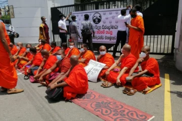 ඉසුරුපාය ඉදිරිපිට උපවාසයක් අරඹයි….