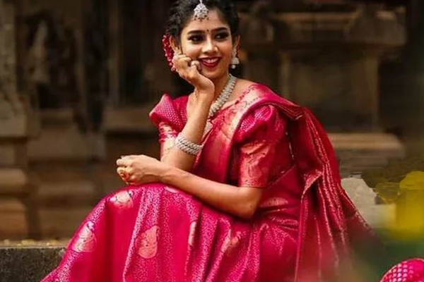 நாளுக்கு நாள் அழகாகி கொண்டே போகும் இலங்கைப் பெண் ஜனனி! வைரல் புகைப்படம் | Sri Lankan Girl Janani Latest Photos Mothers Day