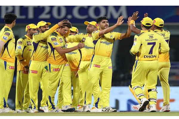 சென்னை அணி ப்ளே ஆஃப் வாய்ப்பு உள்ளதா? 4வது இடத்திற்கு போட்டிபோடும் 5 அணிகள்; | Ipl 2022 Can Csk Still Qualify For Playoffs Tamil