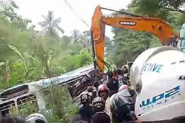 இலங்கையில் பேருந்து கோர விபத்து; ஐவர் பலி... 40 பேர் படுகாயம் | Bus Accident Anuradhapura Injured Students