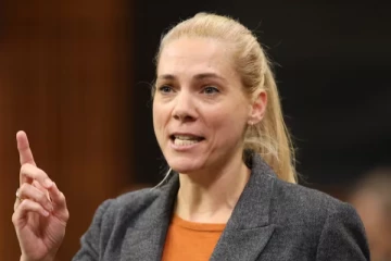 கனடிய மரபுரிமைகள் அமைச்சர் தேர்தலில் போட்டியிடப் போவதில்லை என அறிவிப்பு