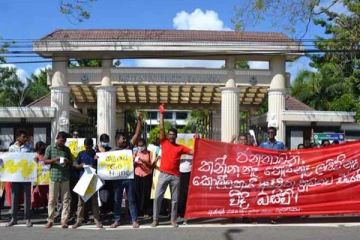 உணவு , எண்ணெய் , மின்சாரம் , கேஸ்  எதுவும் இல்லை, கிழக்கிலும் போராட்டத்தில் குதித்த  மாணவர்கள்!
