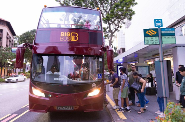 தீபாவளி லைட்அப் மற்றும் உற்சவம் 2025: ஒற்றுமையும் ஒளியுமாய் லிட்டில் இந்தியா! | Diwali Light Up Celebration 2025 Singapore