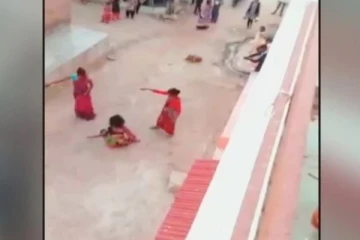 2-வதும் பெண் குழந்தை..விரக்தியடைந்த கணவன் - மனைவியை சரமாரியாக அடித்து உதைத்த உறவினரகள்!