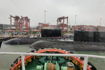 கொழும்பு துறைமுகத்திற்கு வந்துள்ள ரஷ்ய போர் மற்றும் நீர் மூழ்கி கப்பல்கள்