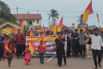 வடக்கிலிருந்து கிழக்கு நோக்கி நகரும் பேரணி - முல்லைத்தீவு மக்கள் பேராதரவு (படங்கள்)