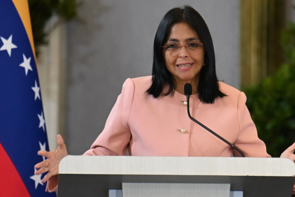 ஒரே நாளில் உலகின் கவனத்தை ஈர்த்த வெனிசுலா ; புதிய ஜனாதிபதியாக டெல்சி ரோட்ரிக்ஸ் | Venezuela S Presidential Election Changes One Day ஒரே நாளில் உலகின் கவனத்தை ஈர்த்த வெனிசுலா ; புதிய ஜனாதிபதியாக டெல்சி ரோட்ரிக்ஸ் | Venezuela S Presidential Election Changes One Day