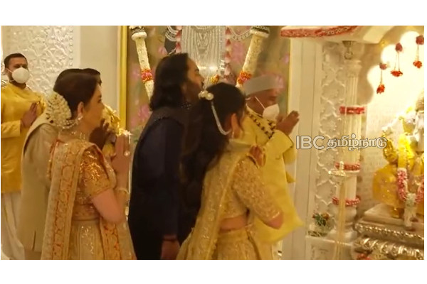 mukesh-ambani-anant-ambani-engagement-event