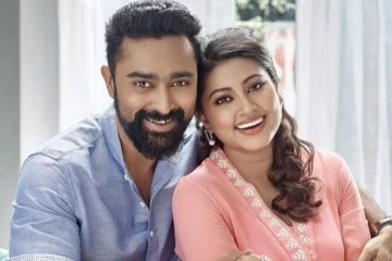 அன்பு மகளுக்கு முத்தம் கொடுத்து புகைப்படம் வெளியிட்ட.. அழகிய குடும்பம்