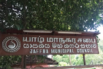 யாழில் அதிகாரிகளை அச்சுறுத்திய துப்புரவு பணியாளர்