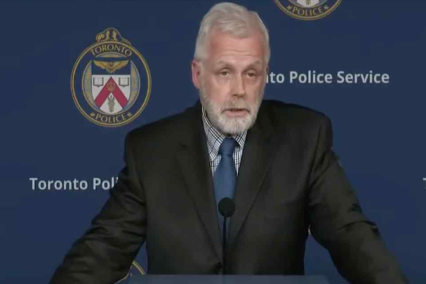 நடு ரோட்டிலேயே 59 வயது முதியவர் கொலை - 8 சிறுமிகள் செய்த கொடூரம்! | 59 Year Old Man Injured By 8 Girls Canada