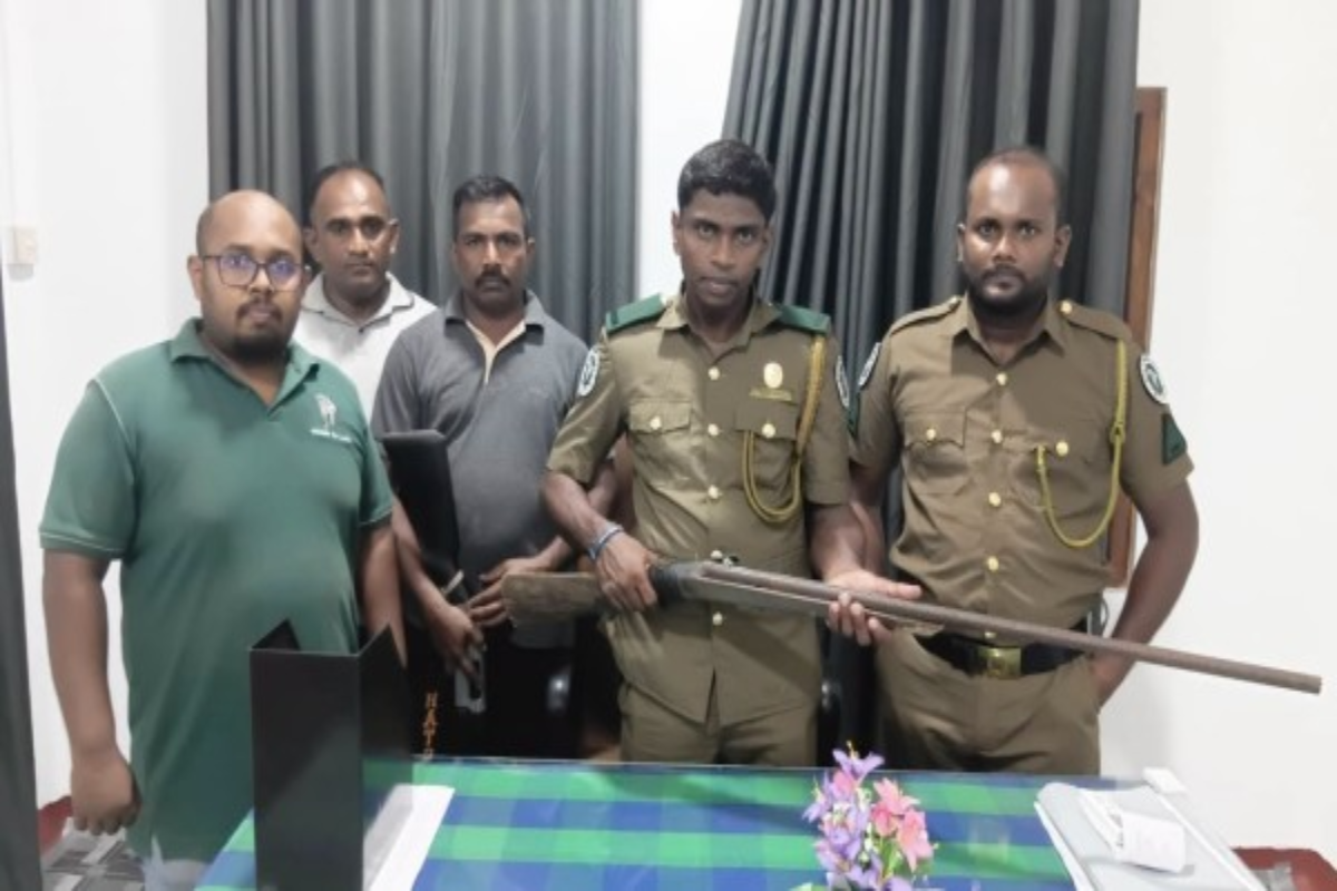 தமிழர் பகுதியில் சரணாலயத்திற்குள் துப்பாக்கியுடன் சிக்கிய நபர் | Armed Man Caught Inside Tamil Area Sanctuary தமிழர் பகுதியில் சரணாலயத்திற்குள் துப்பாக்கியுடன் சிக்கிய நபர் | Armed Man Caught Inside Tamil Area Sanctuary