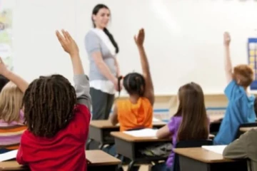 கனடாவில் அம்பலமான பள்ளி ஆசிரியரின் லீலைகள்