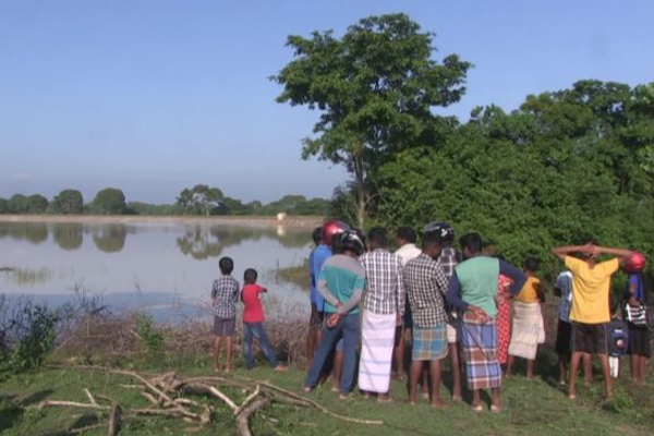 கிளிநொச்சி குளத்தில் மிதந்த இளைஞனின் சடலம் | Young Man Found Floating In Kilinochchi Pond