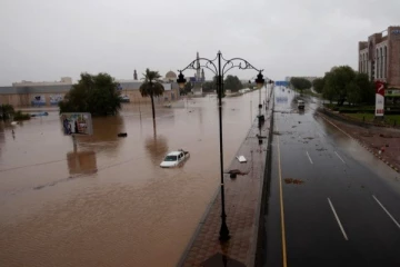 ஓமன் நாட்டை புரட்டி எடுக்கும் ஷாஹீன் புயலால் மக்கள் திண்டாட்டம்