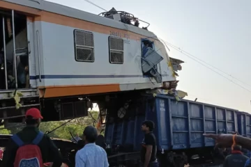 சத்தீஸ்கரில் சரக்கு ரயில் மீது மோதிய பயணிகள் ரயில்.., 6 பேர் உயிரிழப்பு