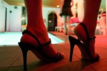 விபச்சார விடுதி முற்றுகை; பெண்களுடன் சிக்கிய நபர்