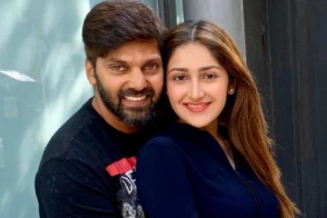 நடிகை சயீஷாவின் அம்மாவை பார்த்துள்ளோம், அவரது அப்பாவை பார்த்துள்ளீர்களா?