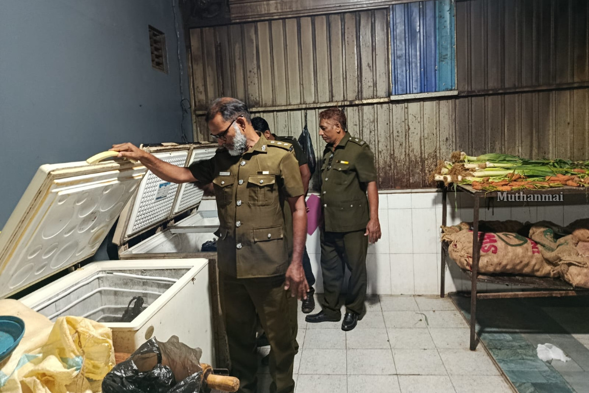 சம்மாந்துறையில் இரவு நேர உணவகங்கள் மீது திடீர் சுகாதாரச் சோதனை | Sudden Clean Check Restaurants In Sammanthurai