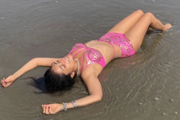 திருமணமான பிறகும் இப்படி ஒரு போட்டோ ஷூட் தேவையா? விலக்கி காட்டும் நடிகை