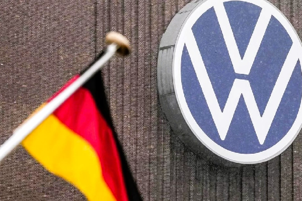 Germany factory closures 2025, Hungary Siemens opportunities relocation of plants, Hungarian Mechanical Engineering program, German economy weak growth, Hungary export market dependence on Germany, Siemens Hungary revenue growth, Hungary business opportunities from German manufacturing decline, Central Europe industrial relocation opportunities, Hungary competitive